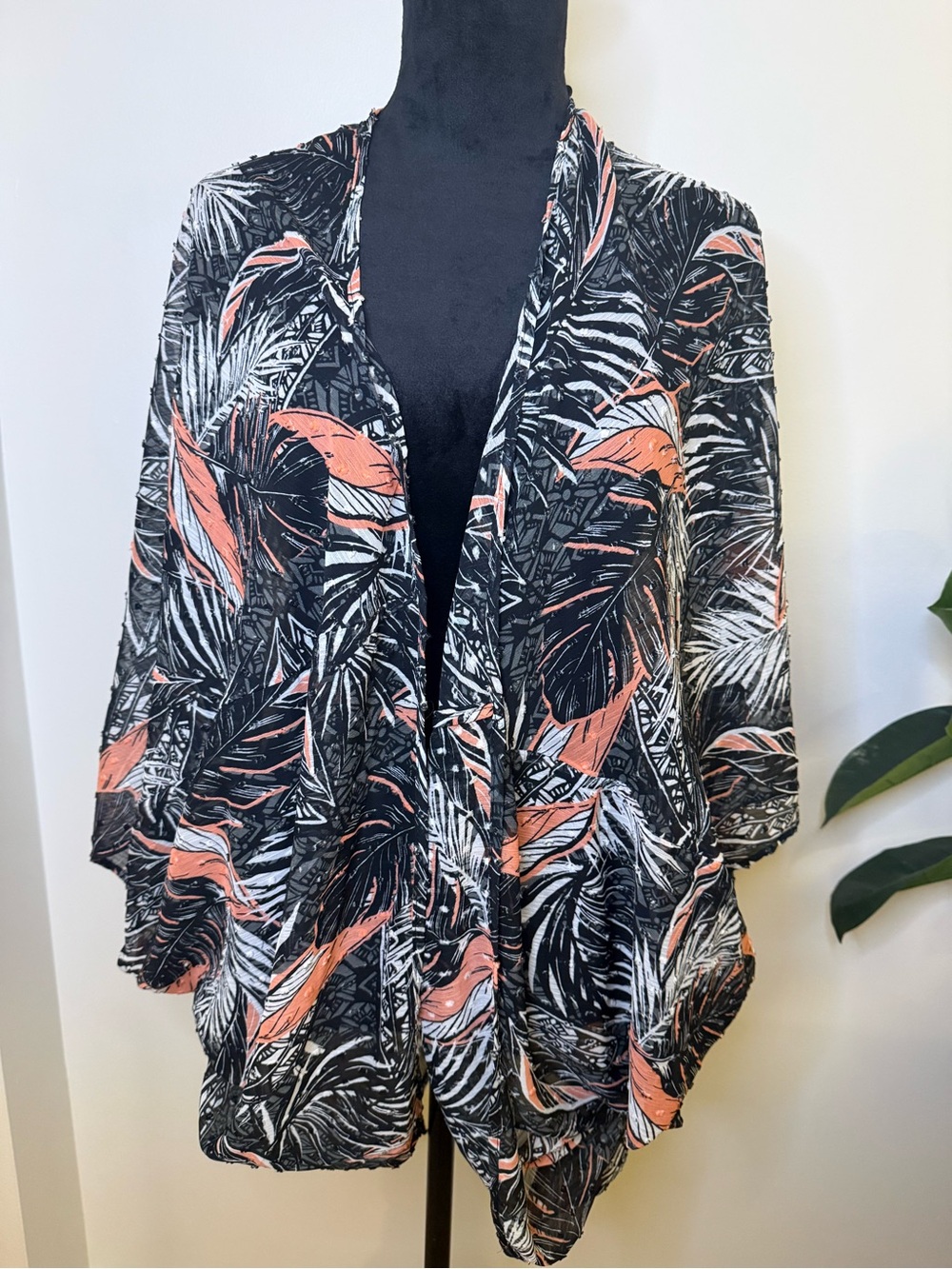 Torrid Women's Black & Coral Tropical Woven Shrug